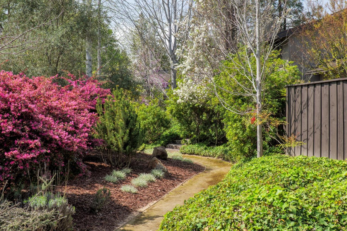 1274 Sharon Park DR