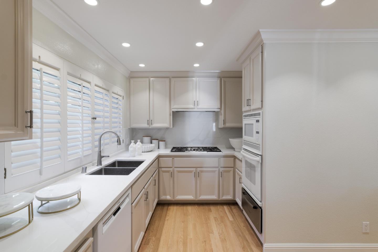 1274 Sharon Park DR
