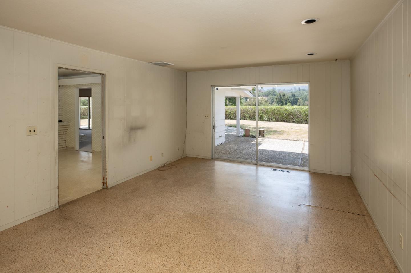 26666 Laurel LN