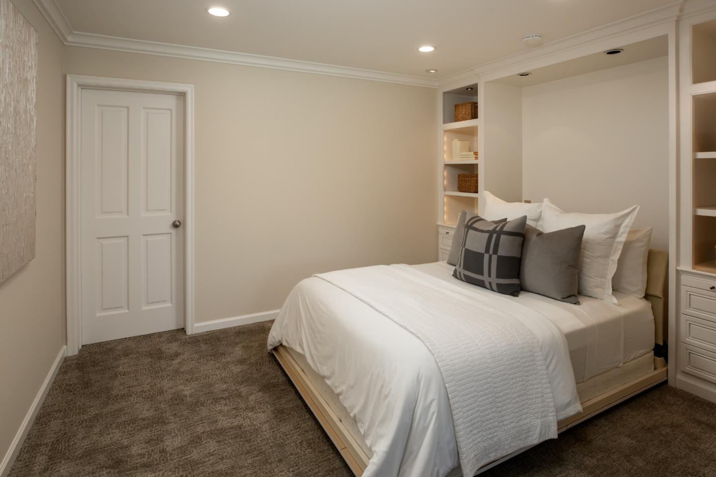 13801 Templeton Place
