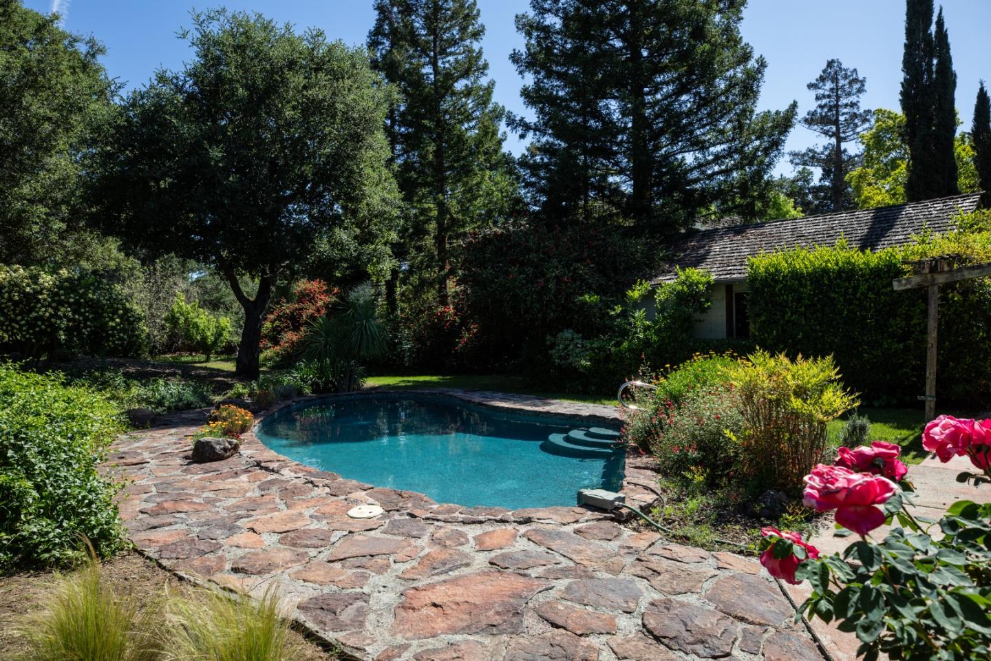 800 Loyola Drive