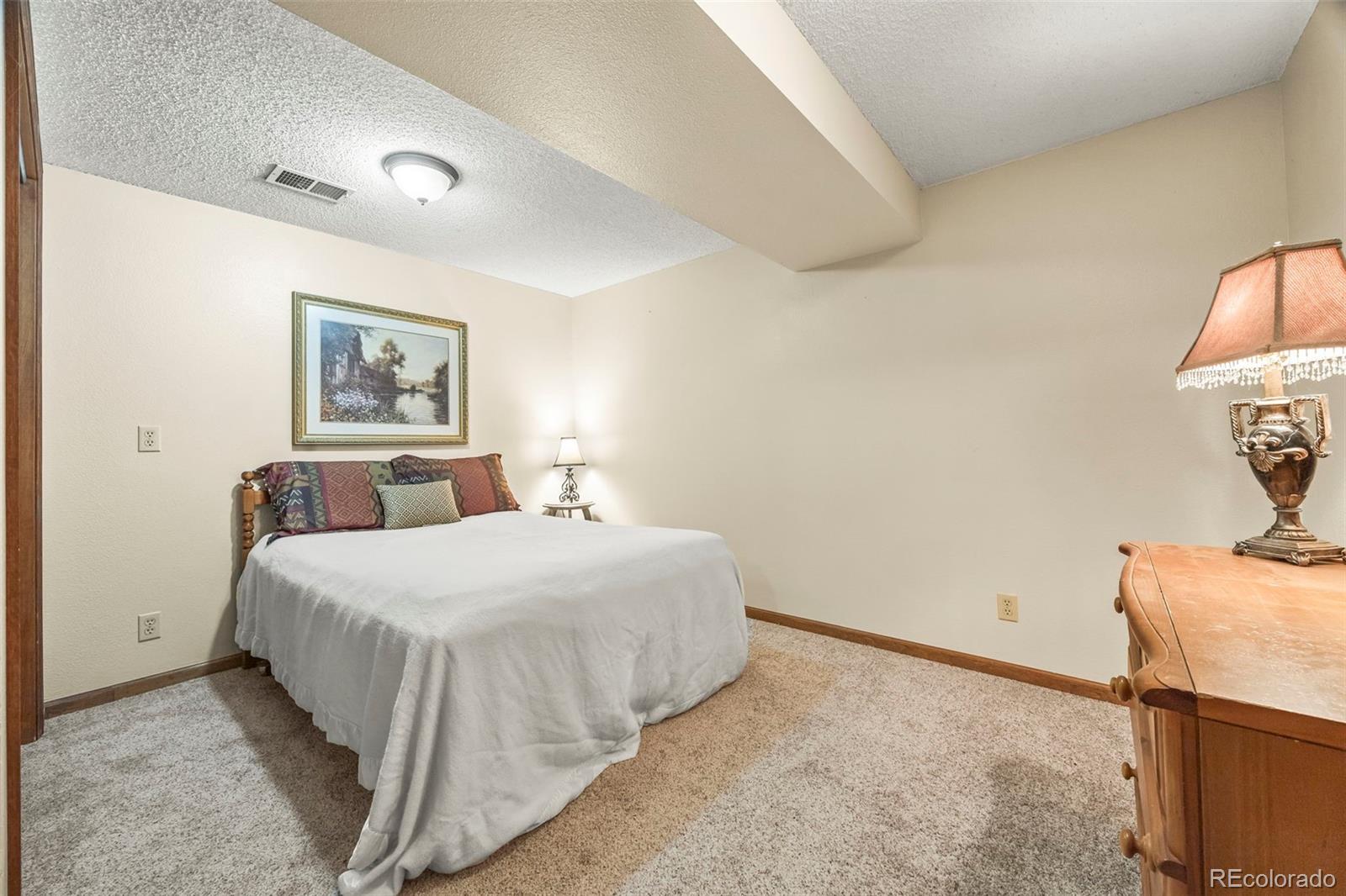10433 Red Mountain W