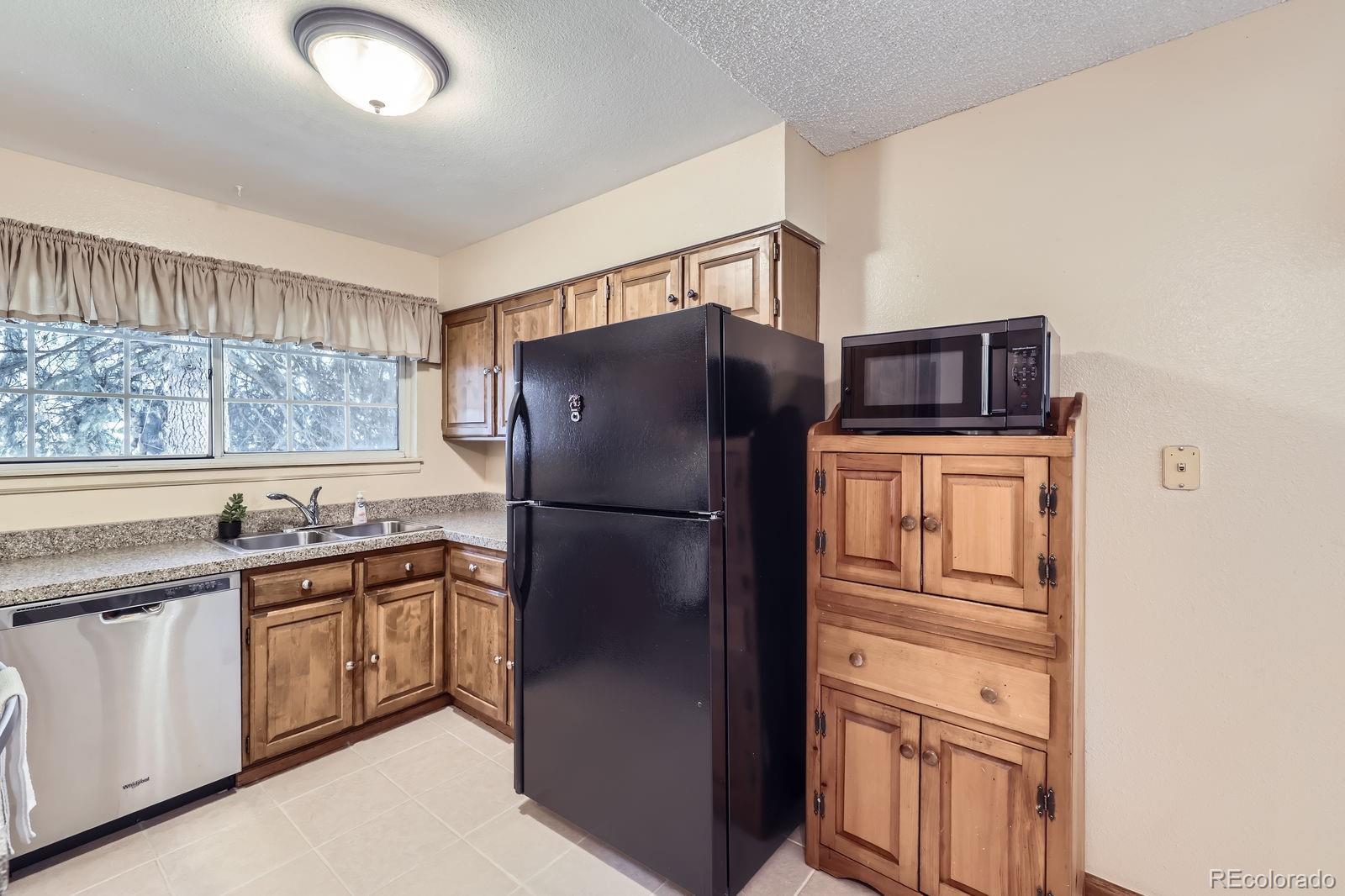 10433 Red Mountain W
