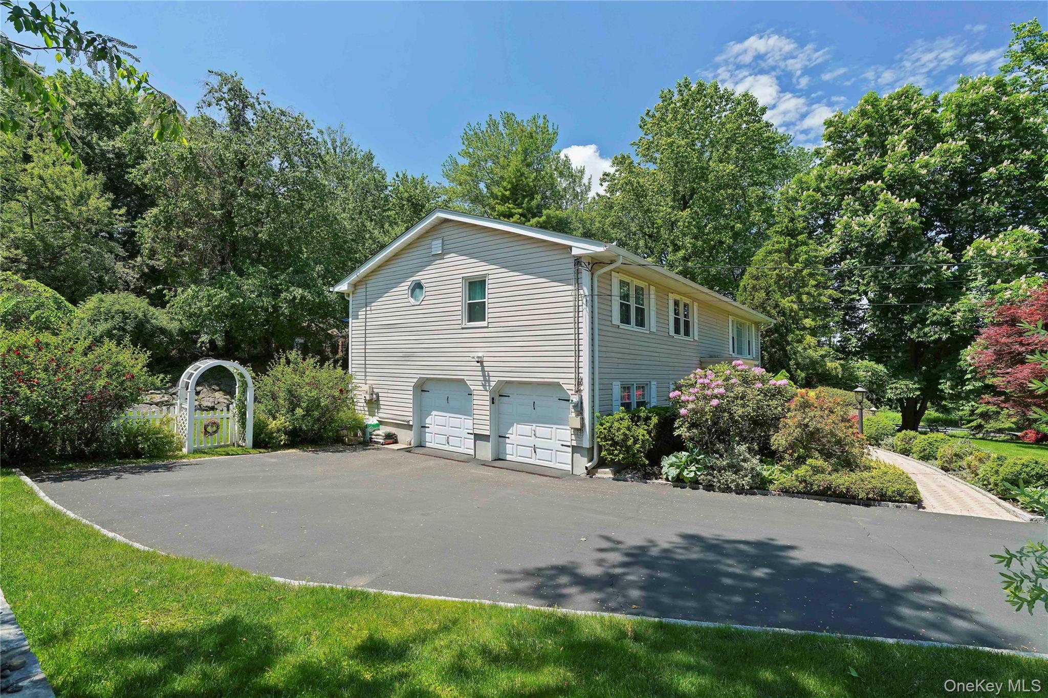 2 Rochambeau Drive