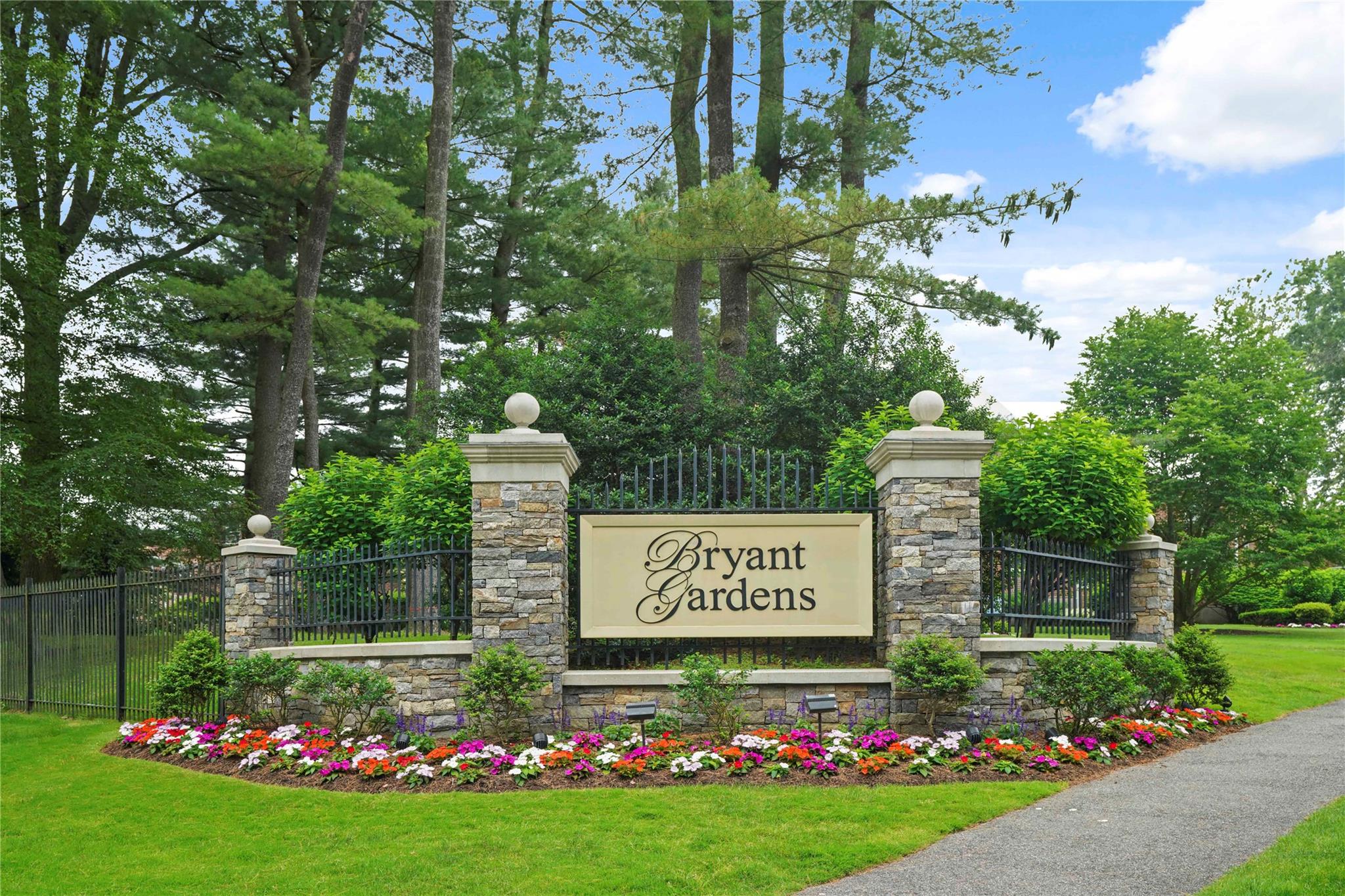 13 Bryant Crescent Unit: 1F