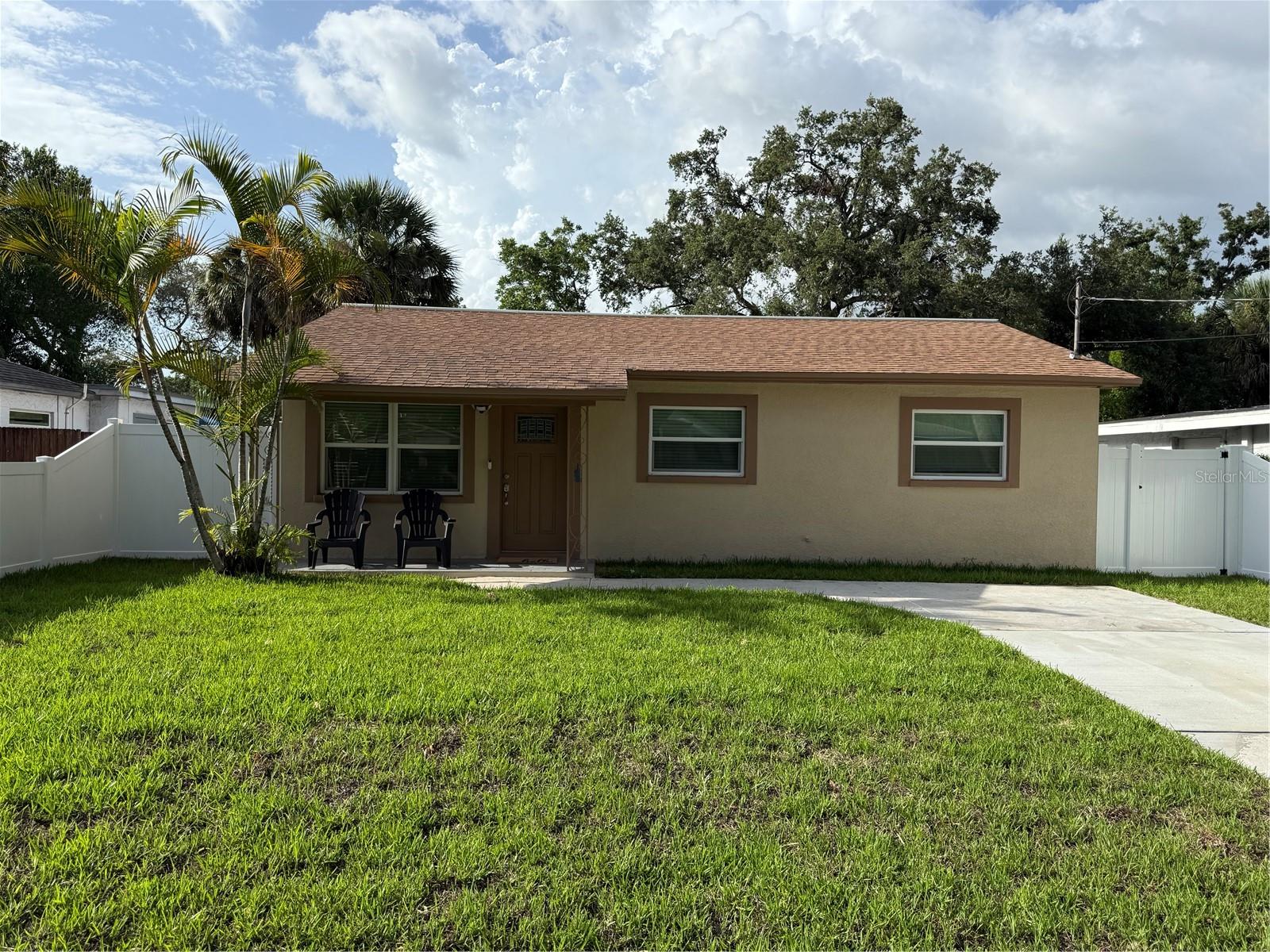 1913 W SAINT CONRAD ST