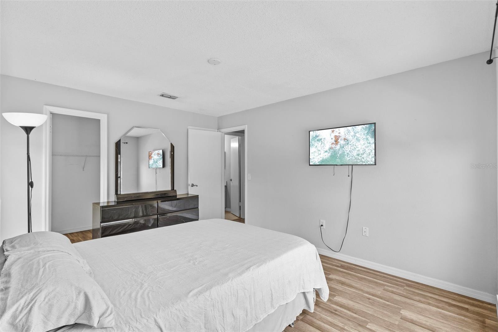 9481 HIGHLAND OAK DR #305