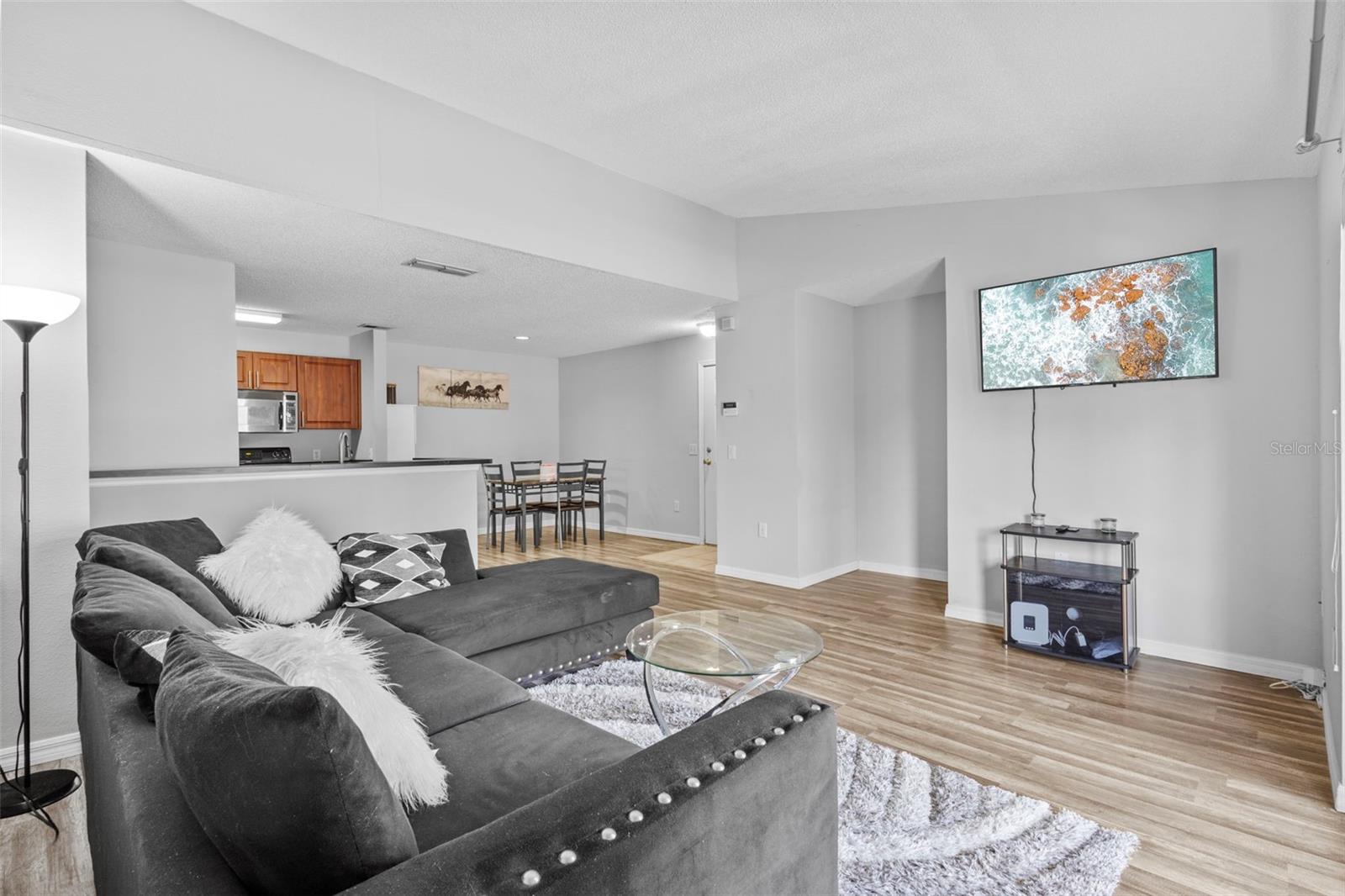 9481 HIGHLAND OAK DR #305