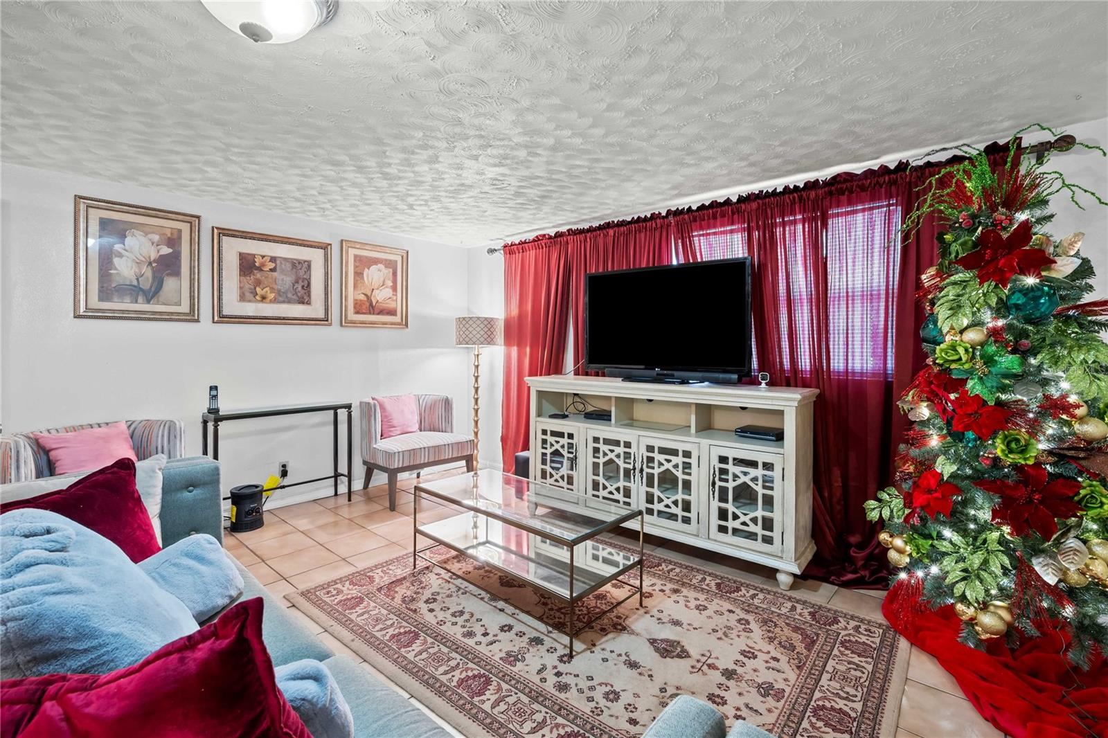 1210 GLADYS AVE