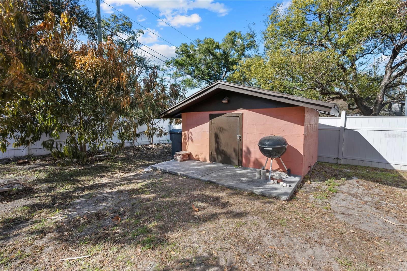 1210 GLADYS AVE
