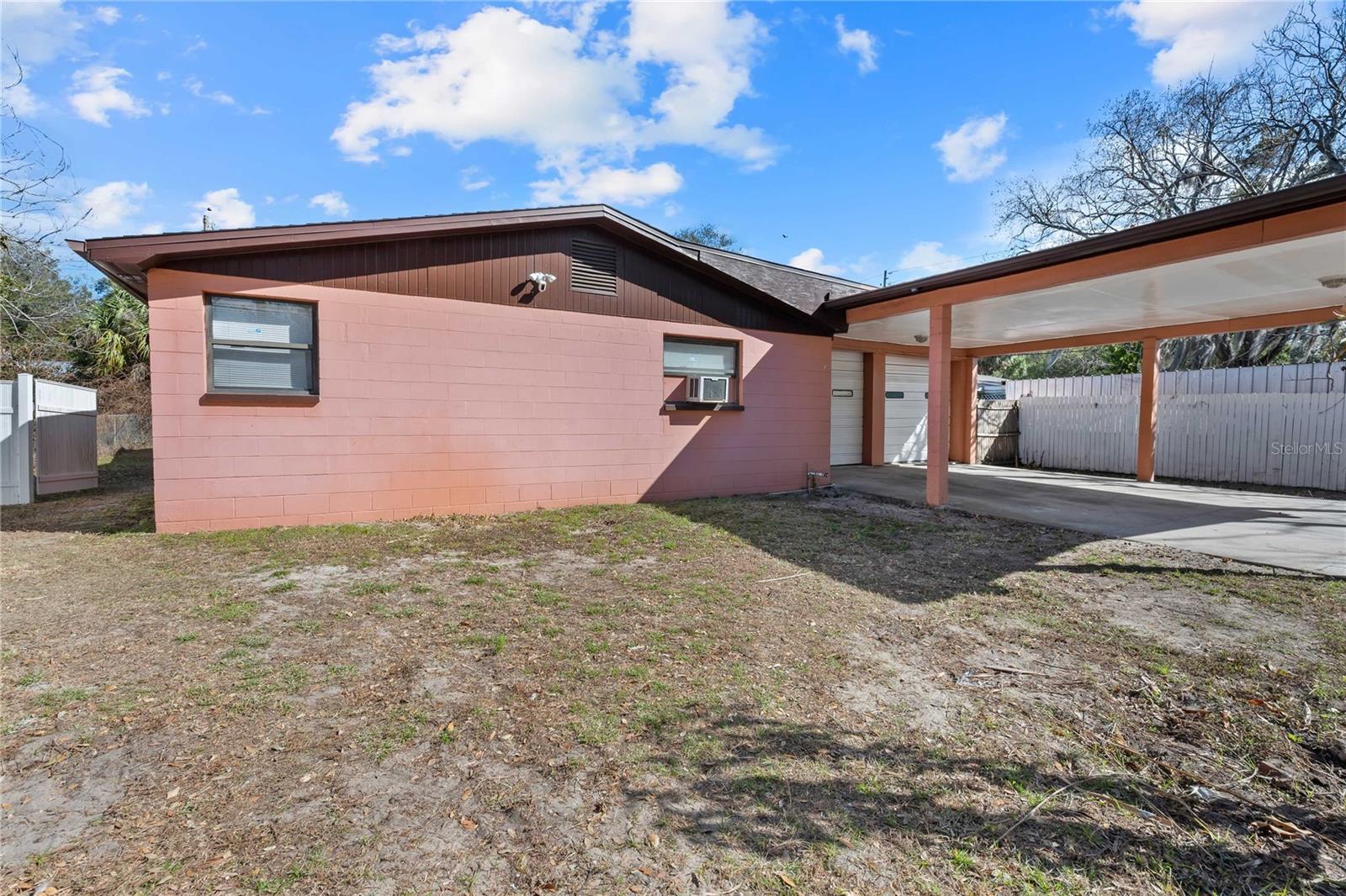 1210 GLADYS AVE