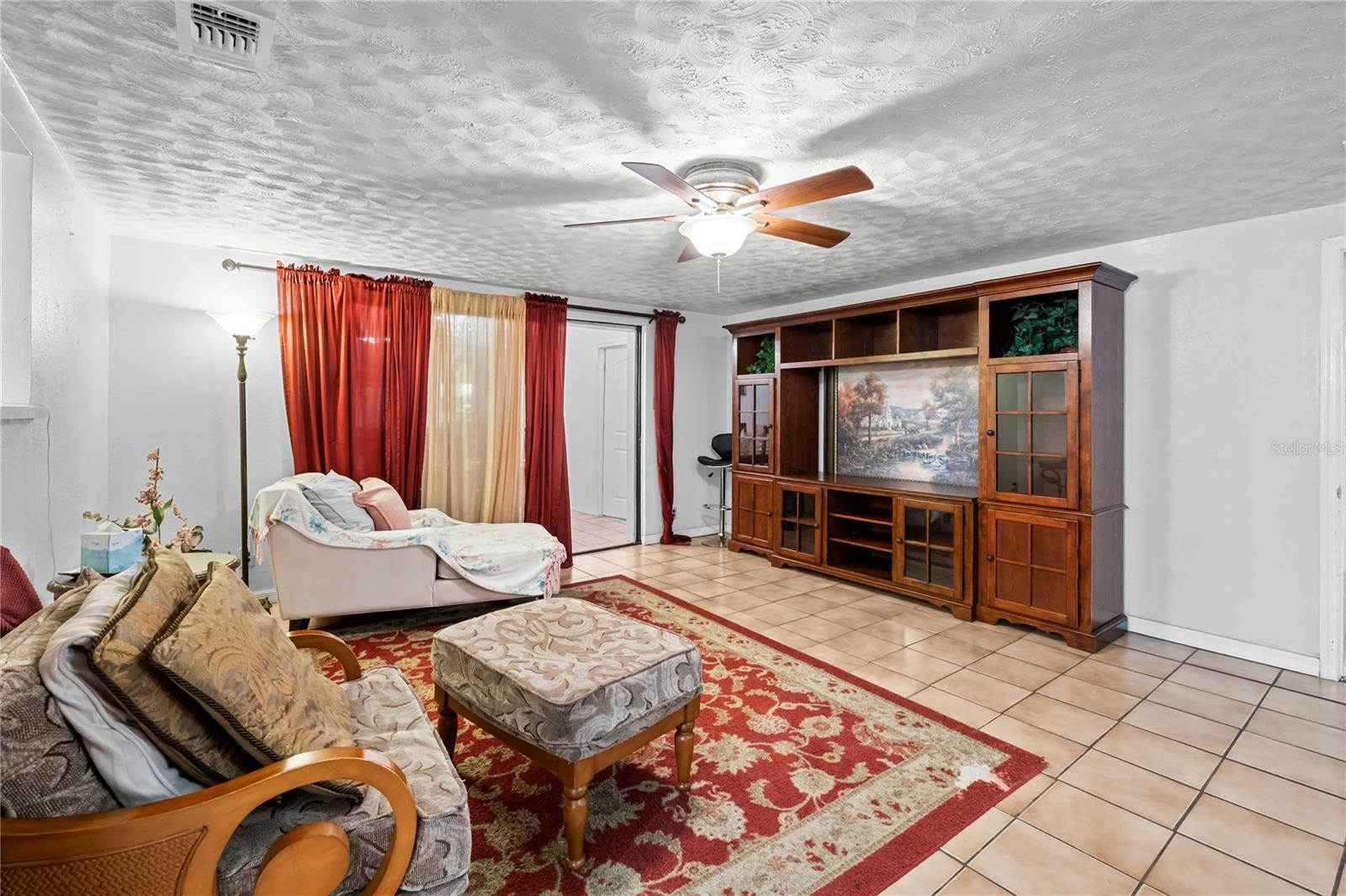 1210 GLADYS AVE