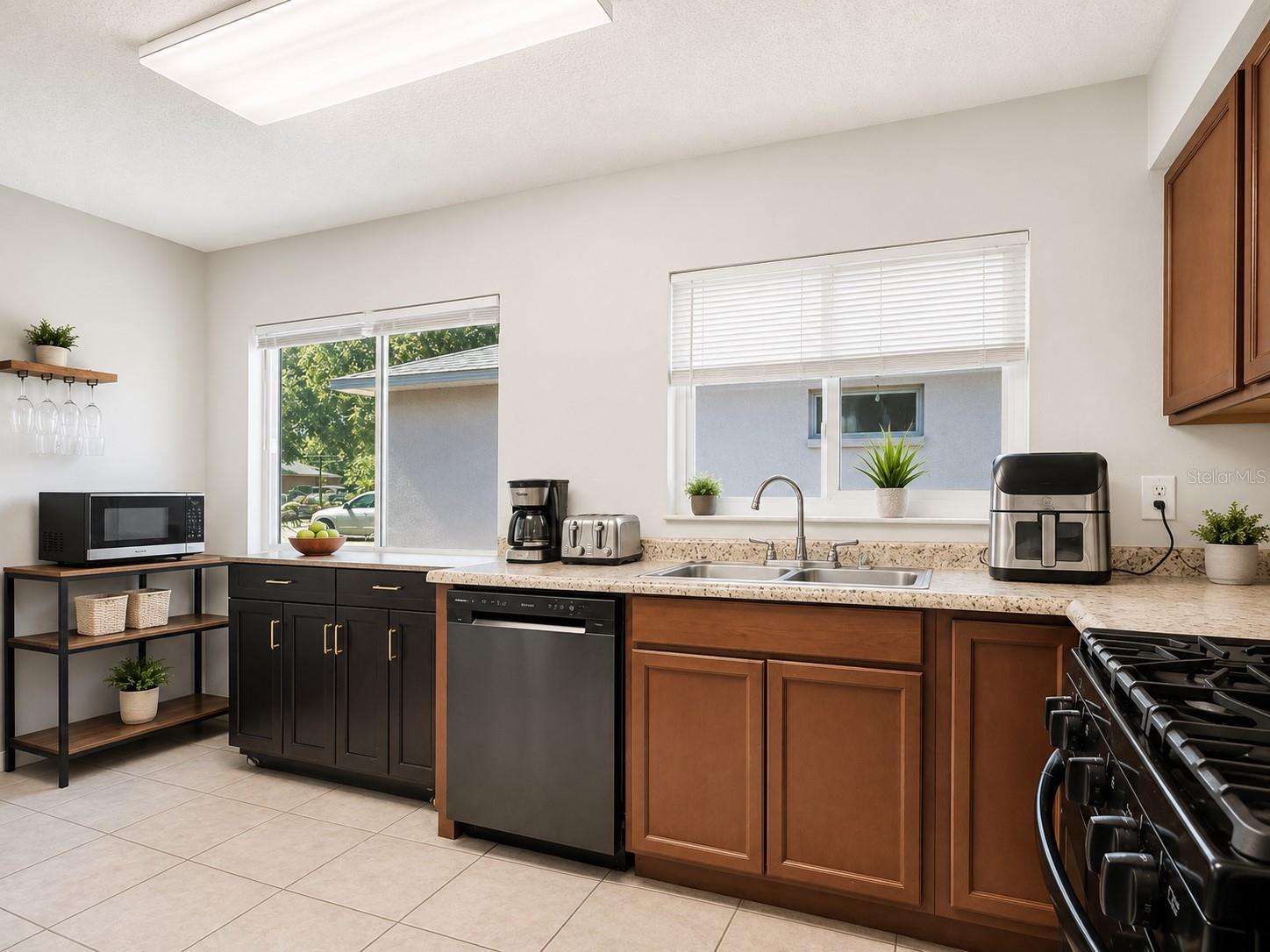 3012 SUMMER HOUSE DR