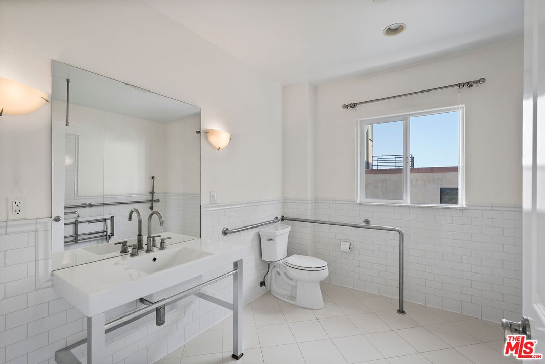 11848 Goshen Ave Unit: 402