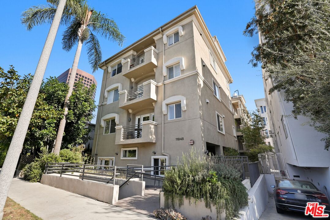 11848 Goshen Ave Unit: 402
