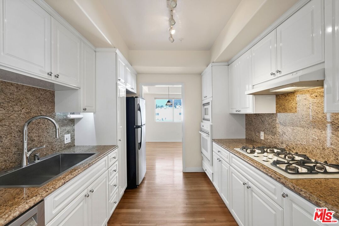 11848 Goshen Ave Unit: 402