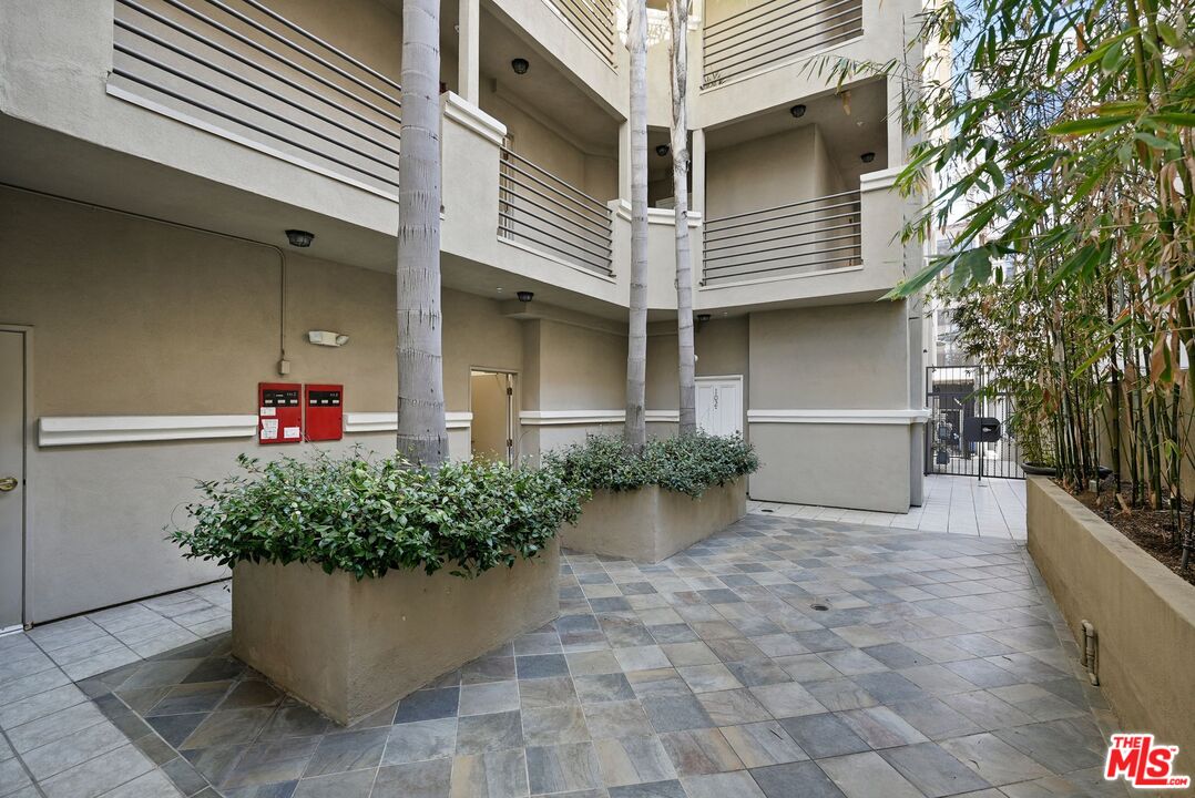11848 Goshen Ave Unit: 402