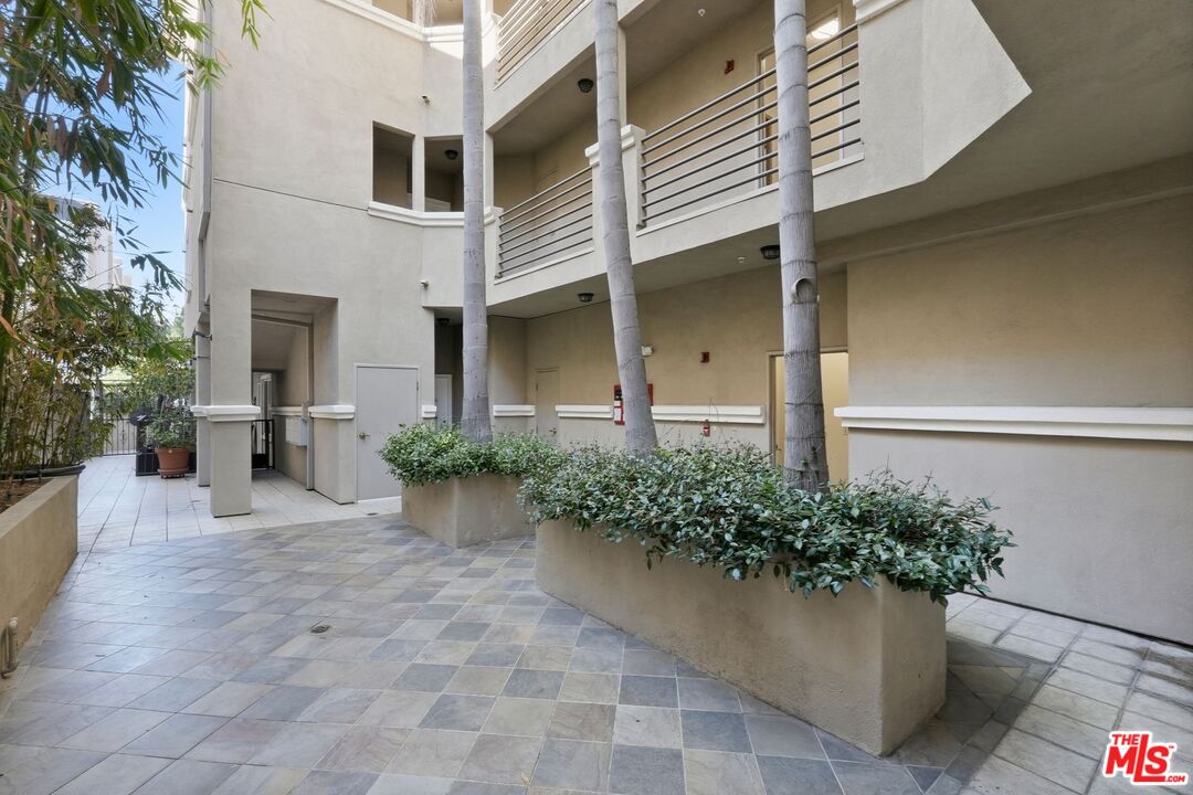 11848 Goshen Ave Unit: 402
