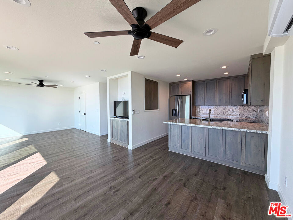 11862 Ebbtide Ln Unit: Upper