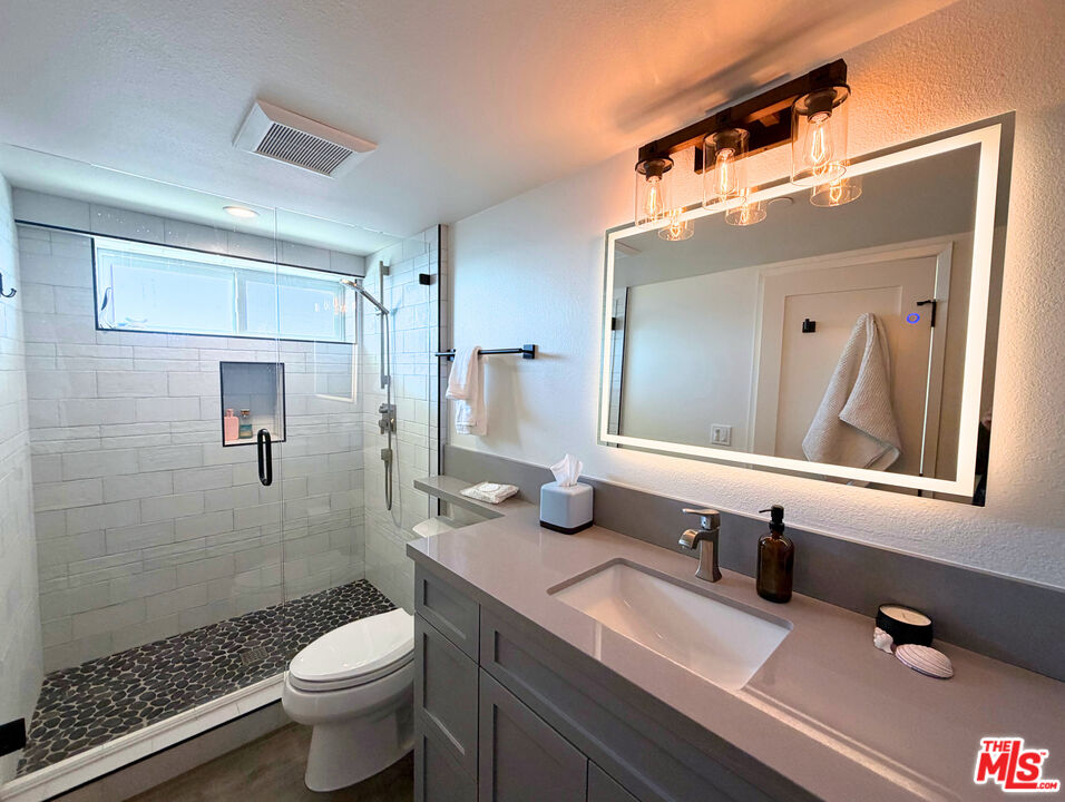 11862 Ebbtide Ln Unit: Lower