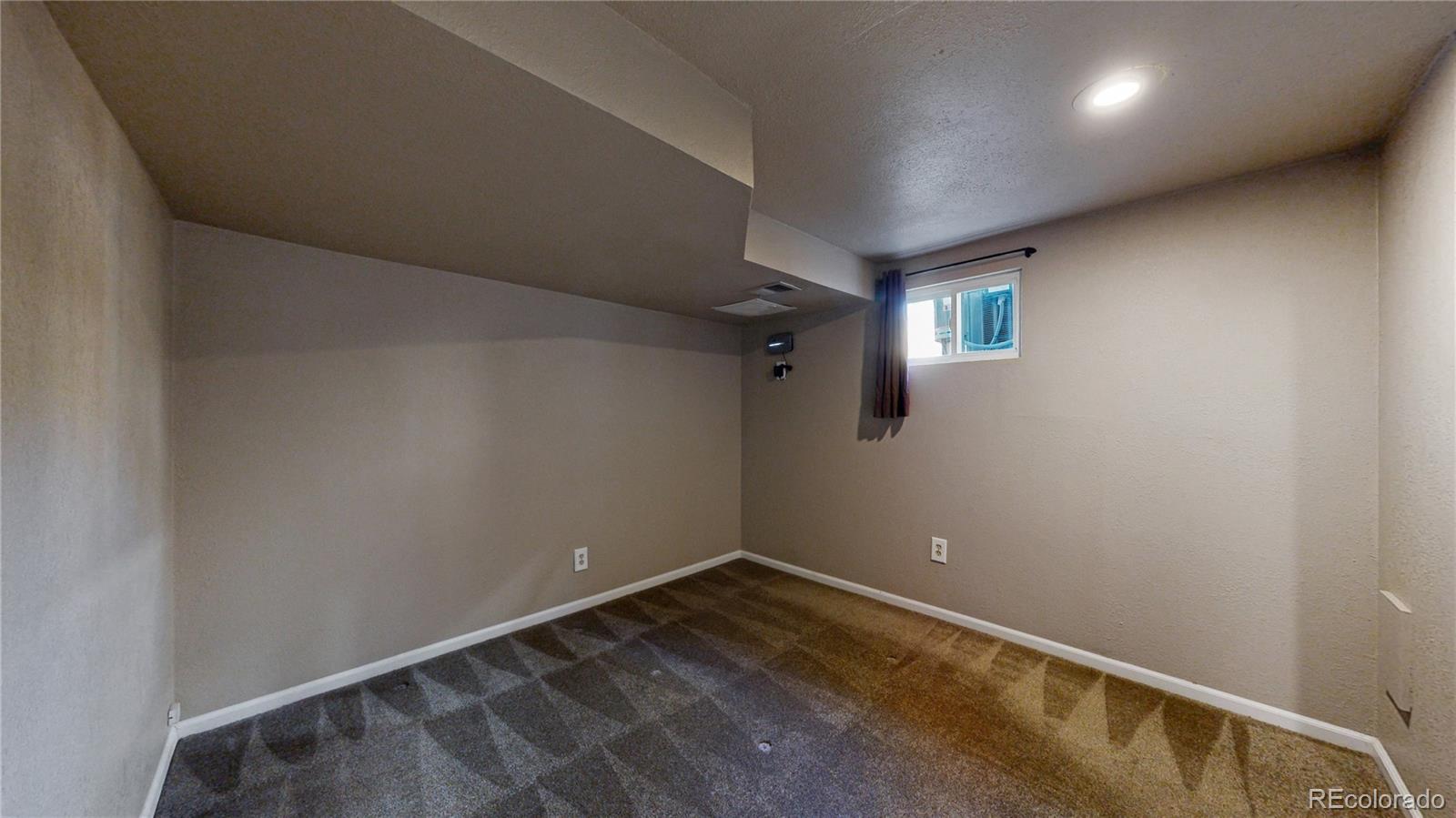 978 E 132nd Drive