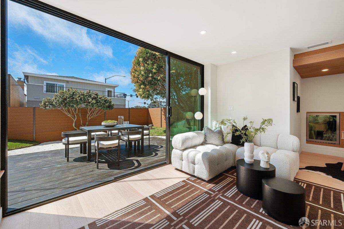 1101 Sloat Boulevard