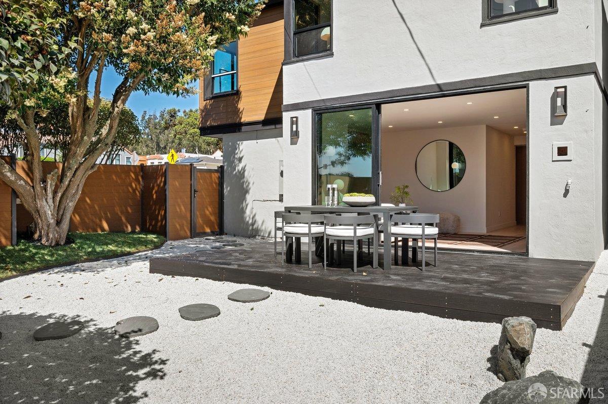 1101 Sloat Boulevard
