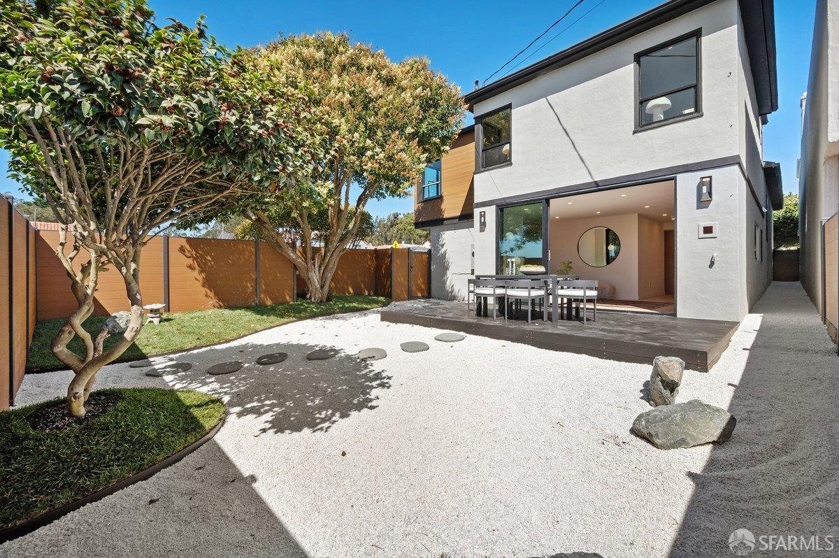 1101 Sloat Boulevard