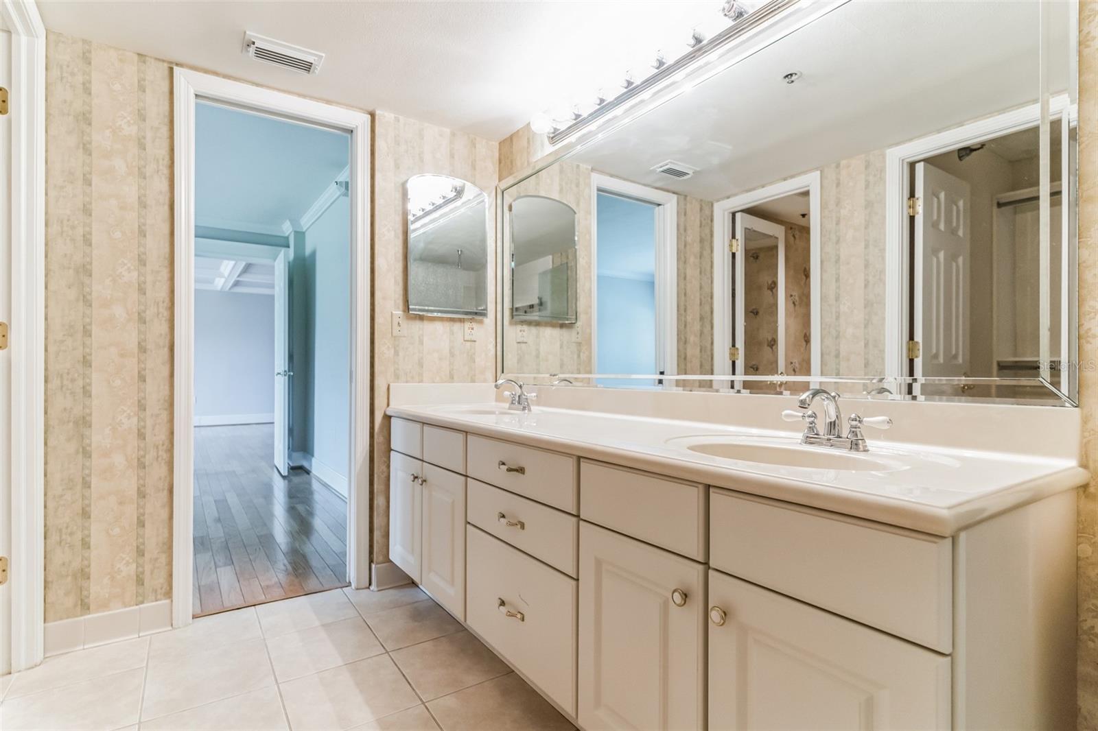202 QUAYSIDE CIR #201