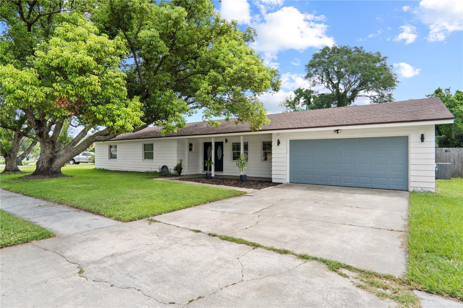 904 CARVELL DR