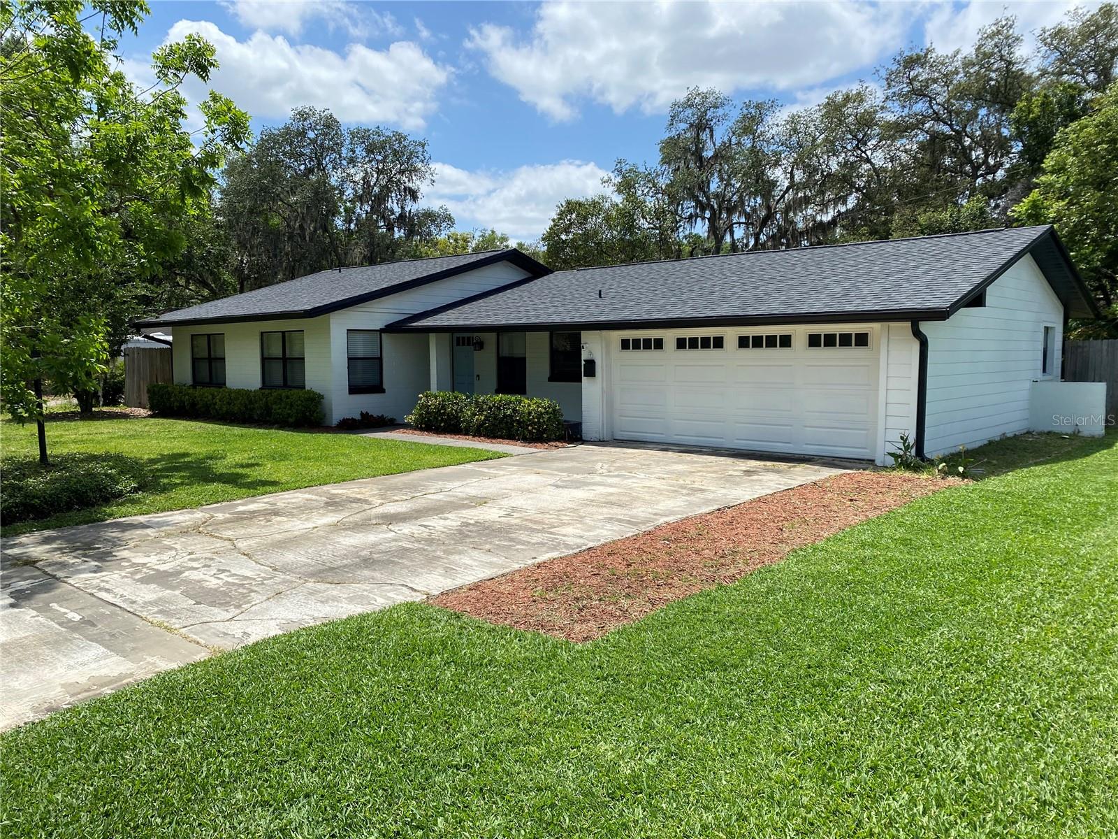 230 PINEWOOD DR