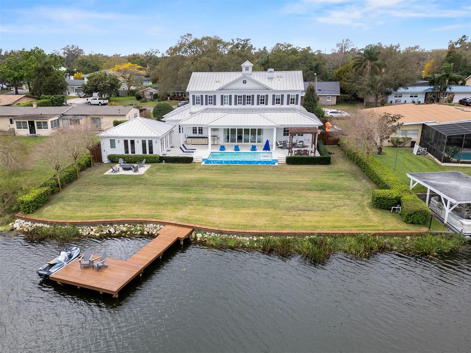 2024 LAKE DR