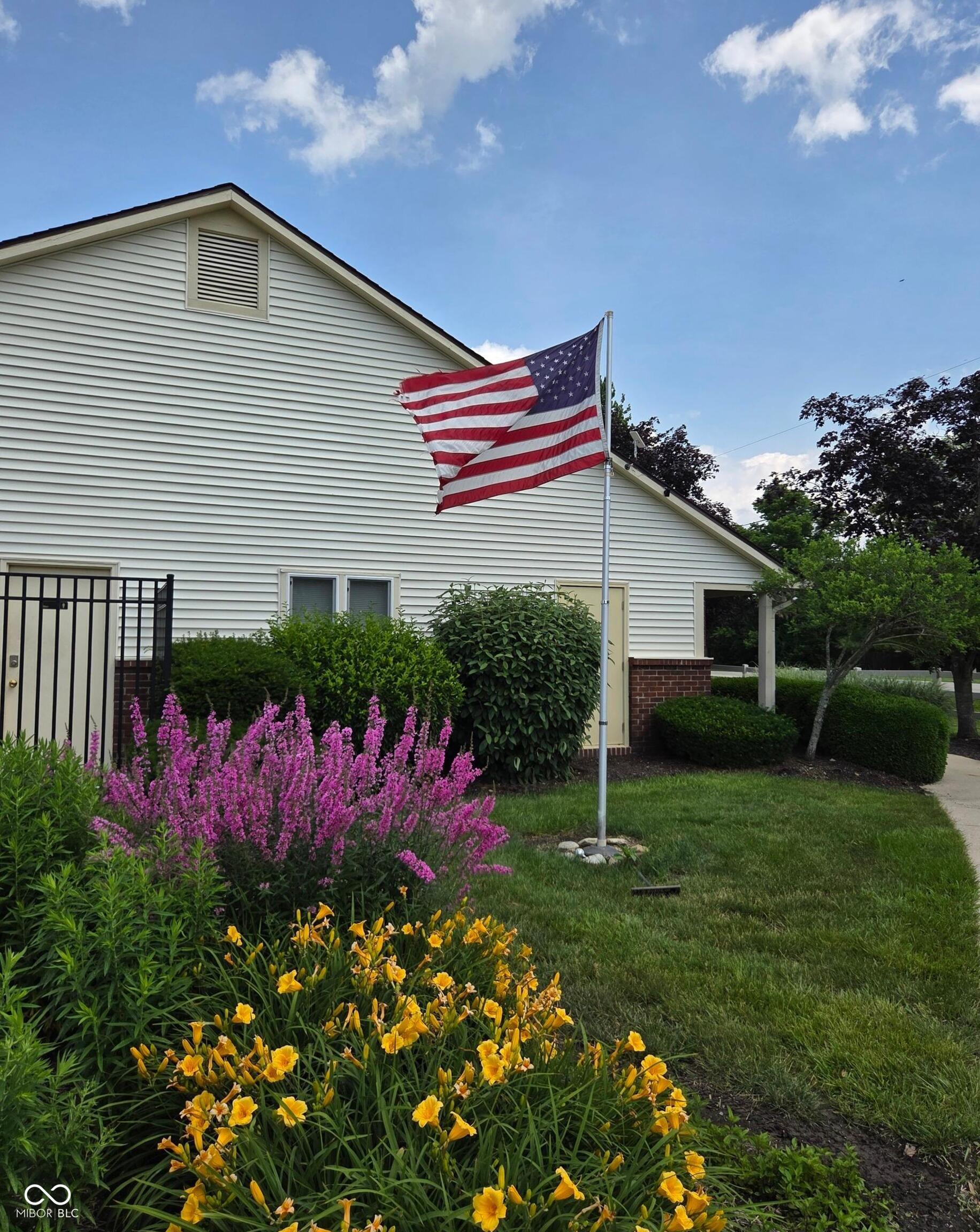 7513 Castleton Farms West Drive