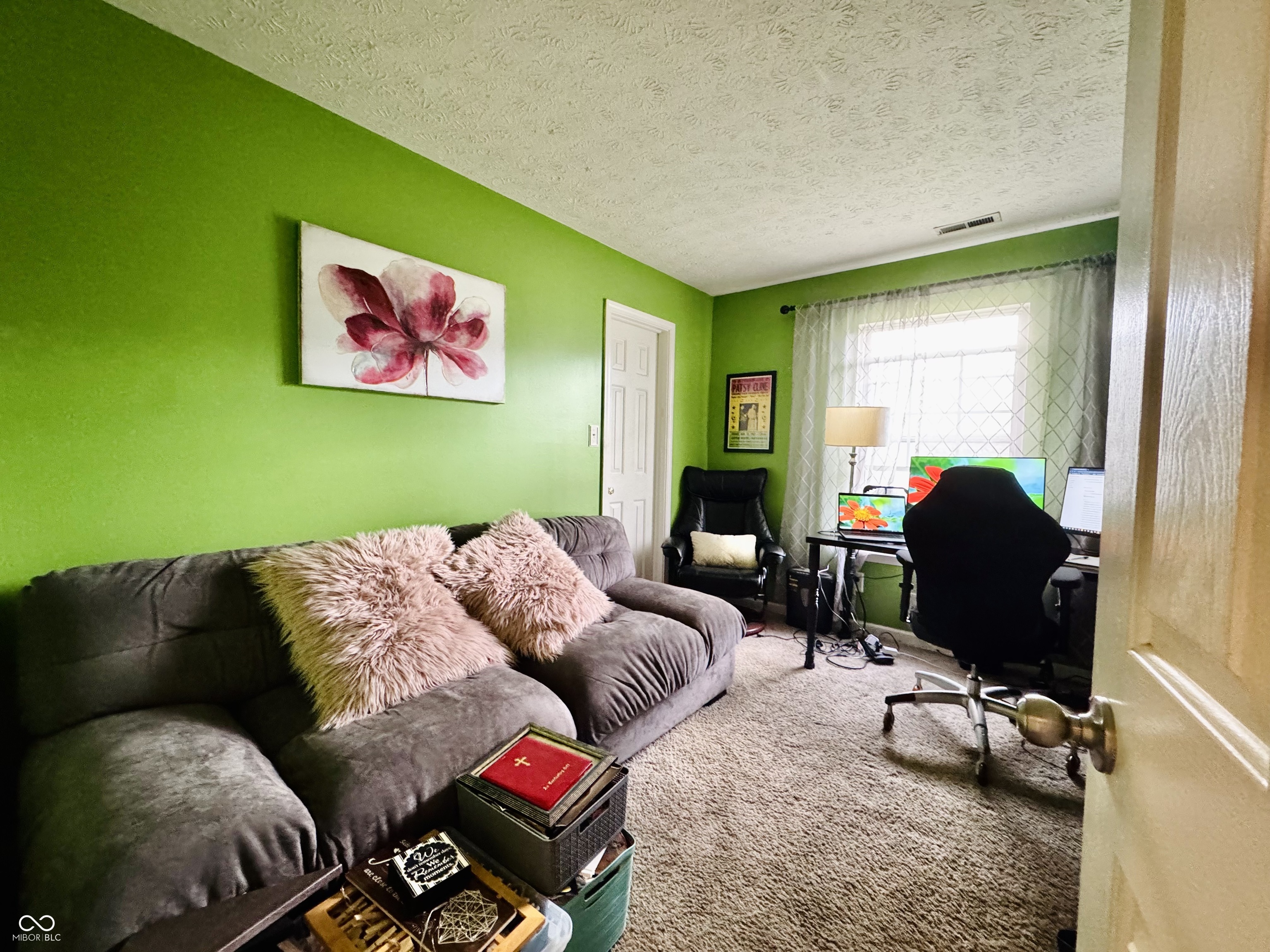 831 Queensgate Drive