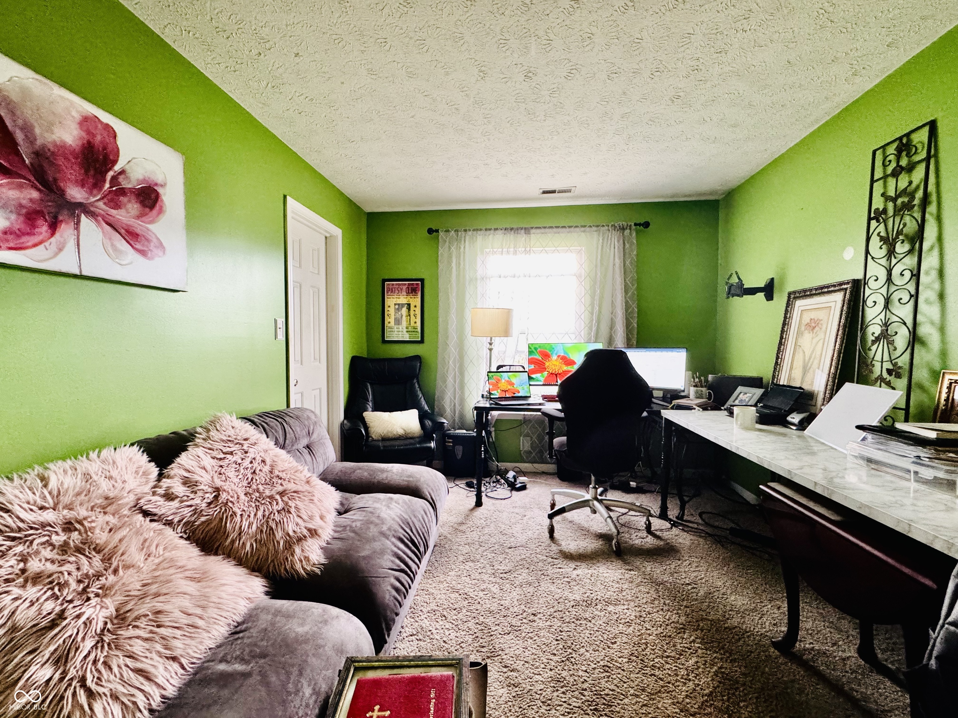 831 Queensgate Drive