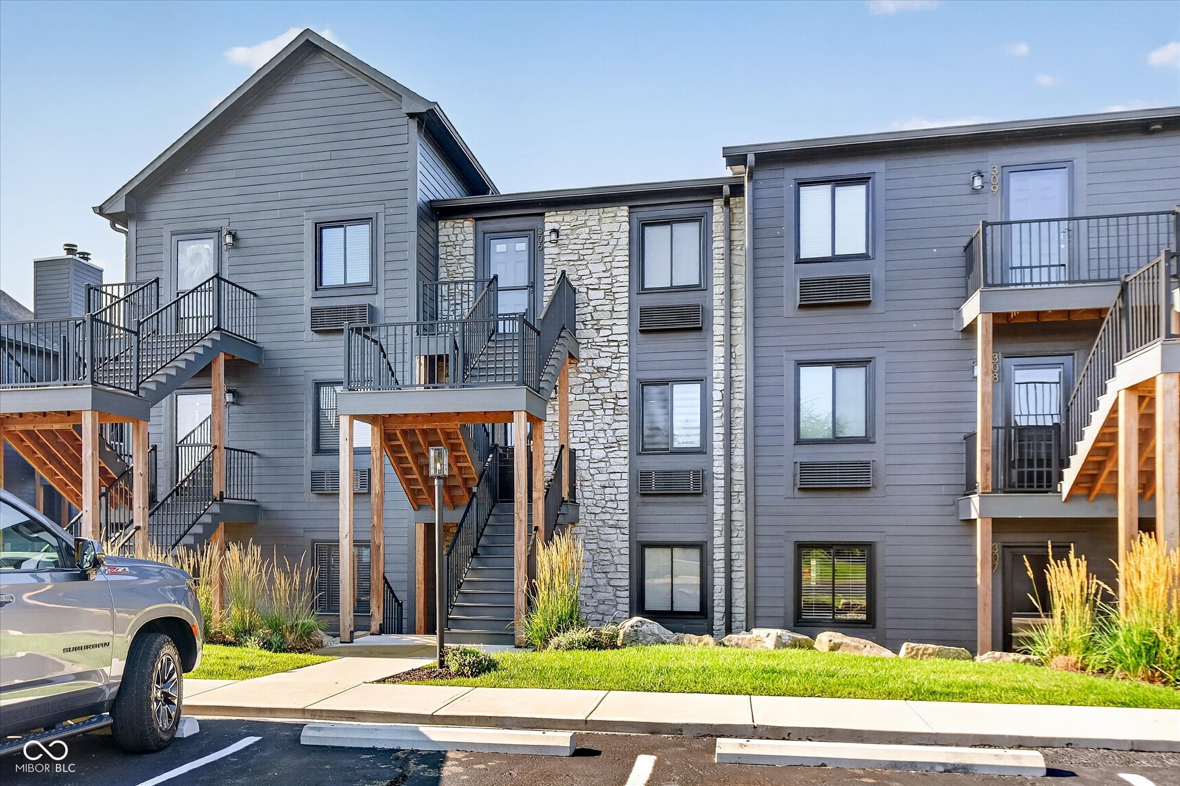 102 Clarendon Drive Unit: APT 305