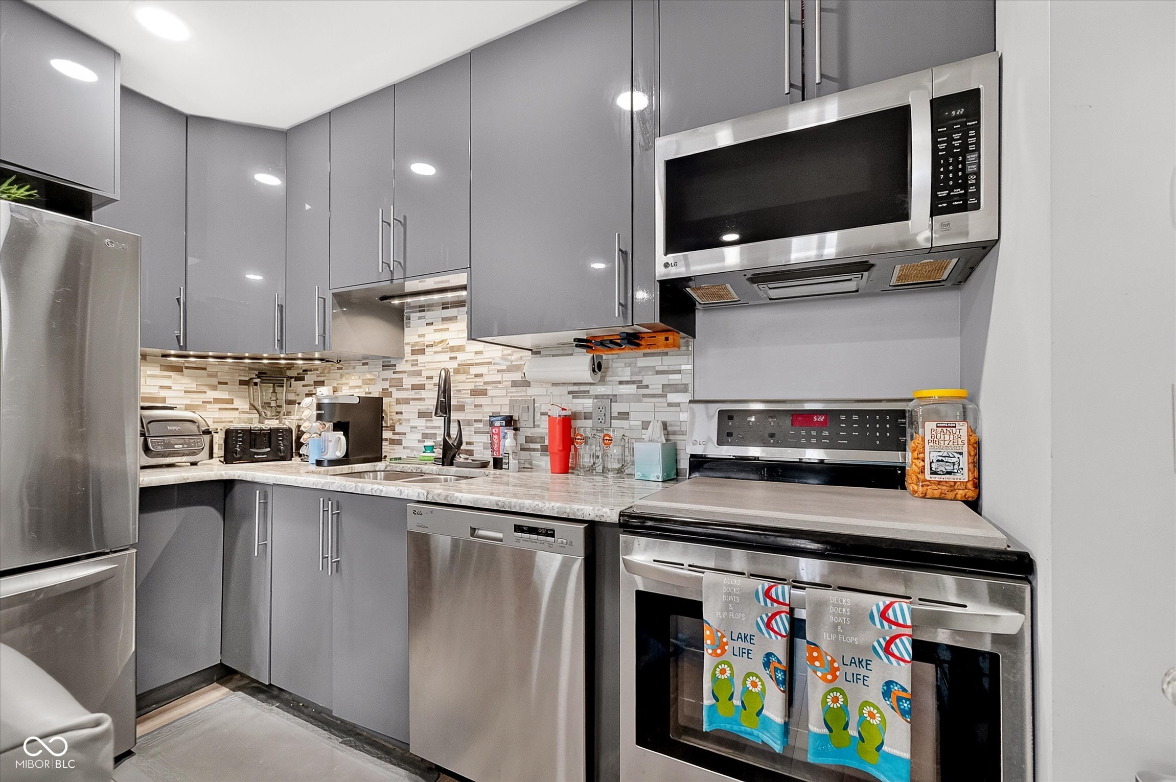 102 Clarendon Drive Unit: APT 305
