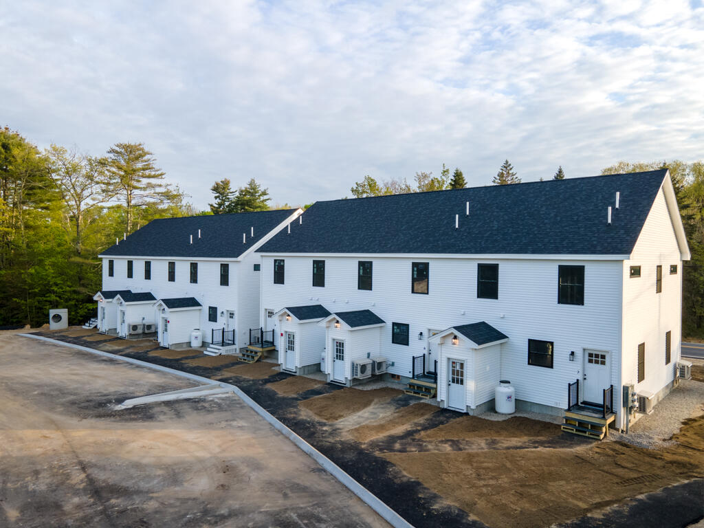 521 Walnut Hill Road, 8