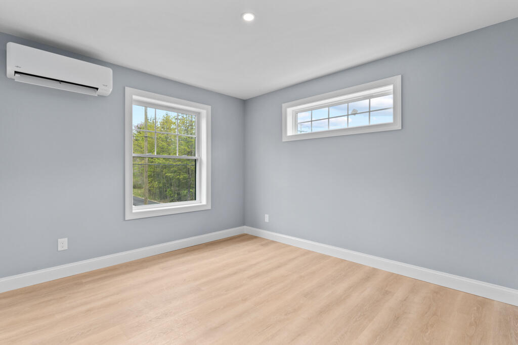 521 Walnut Hill Road, 8