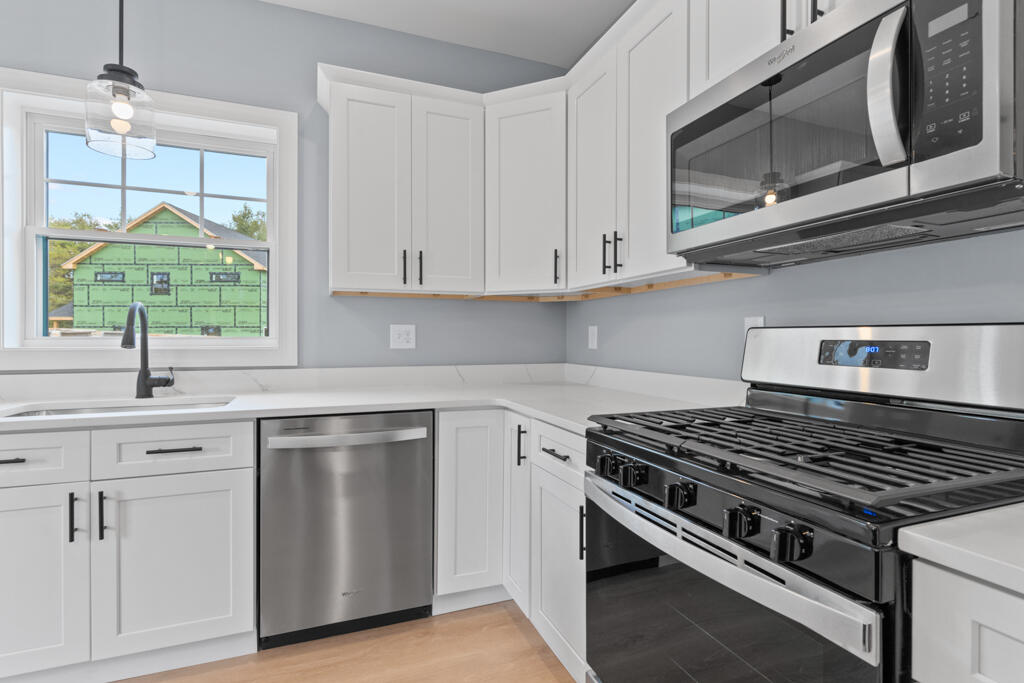 521 Walnut Hill Road, 8
