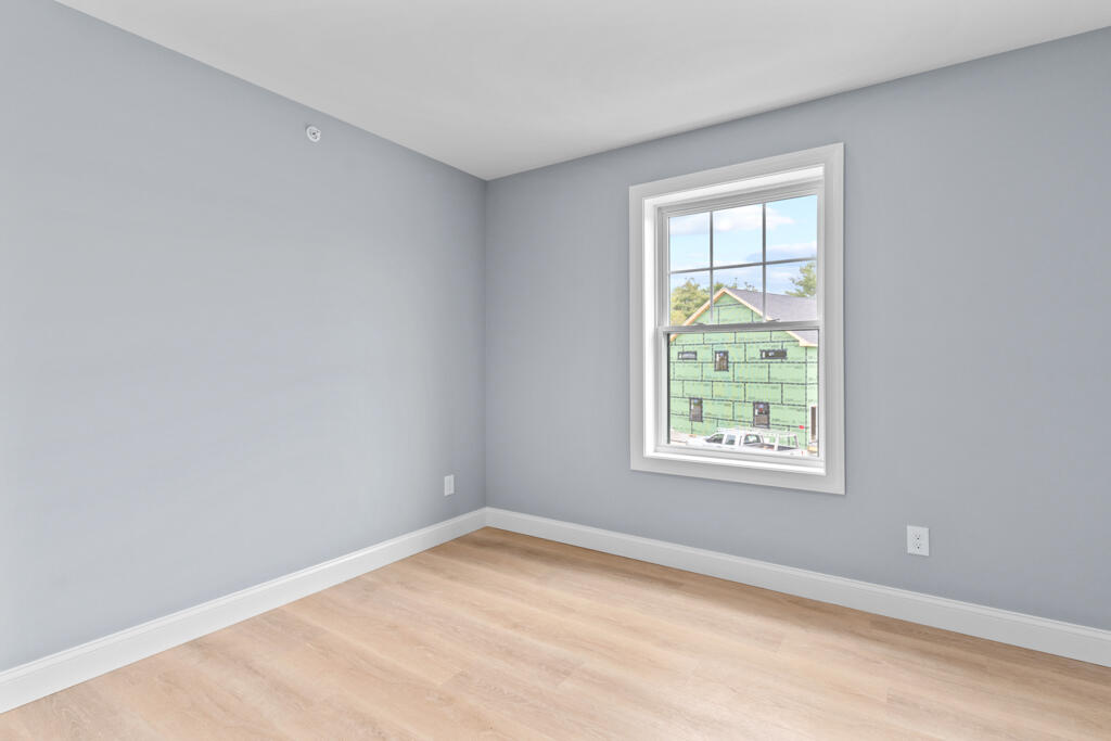 521 Walnut Hill Road, 8