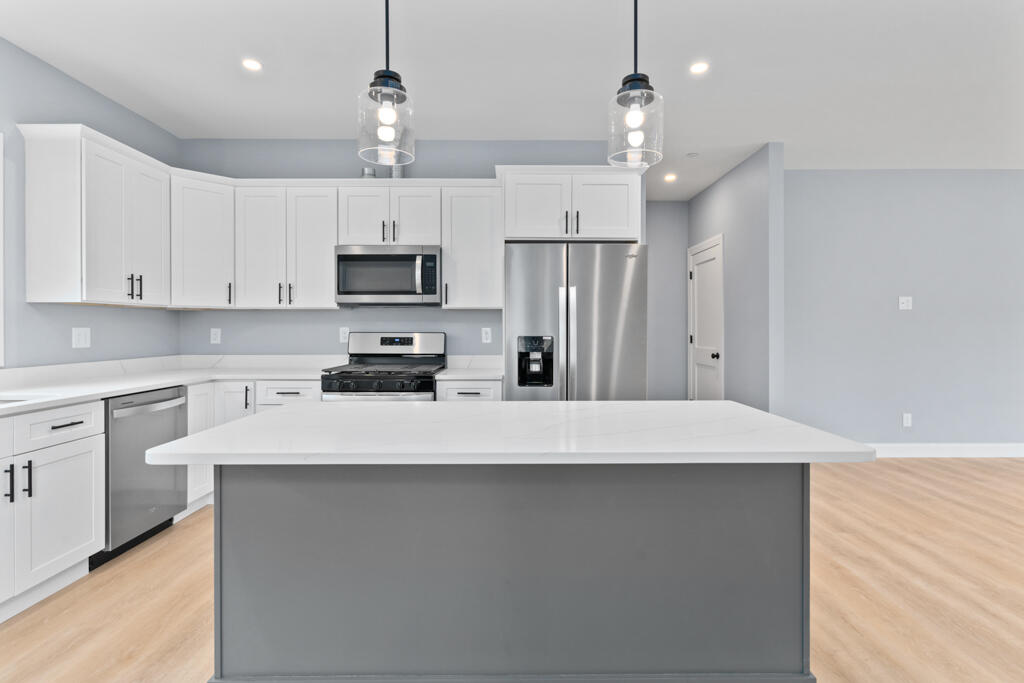 521 Walnut Hill Road, 8