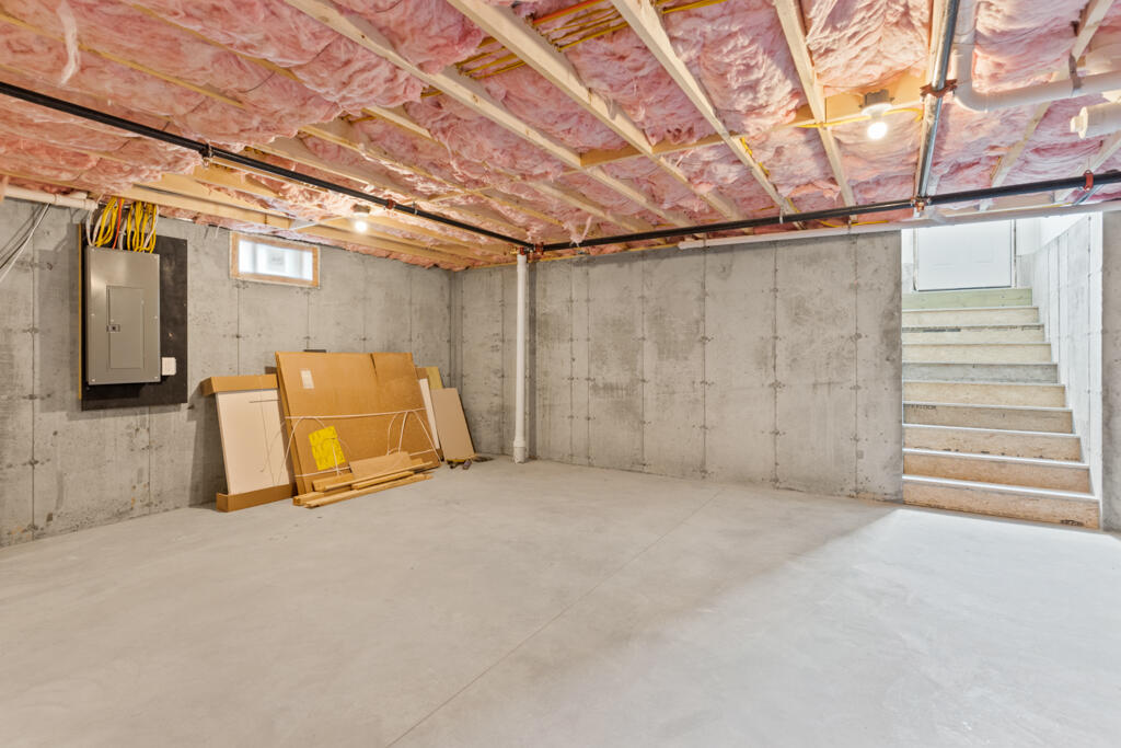 521 Walnut Hill Road, 8