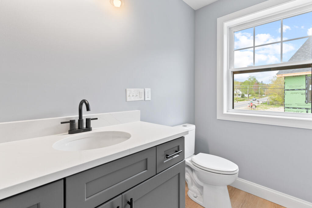 521 Walnut Hill Road, 8