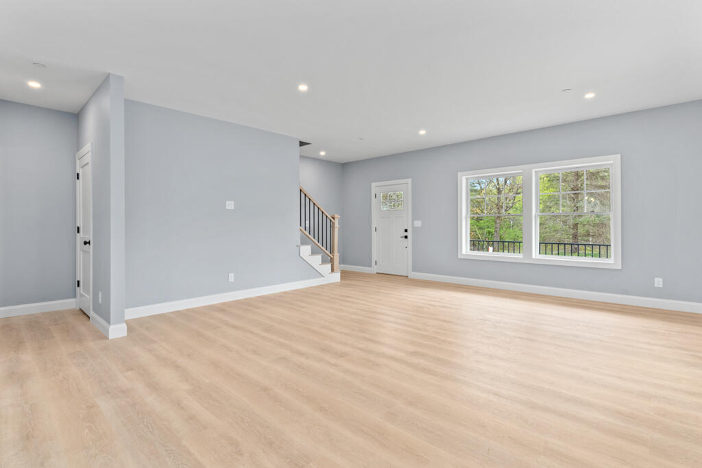 521 Walnut Hill Road, 8