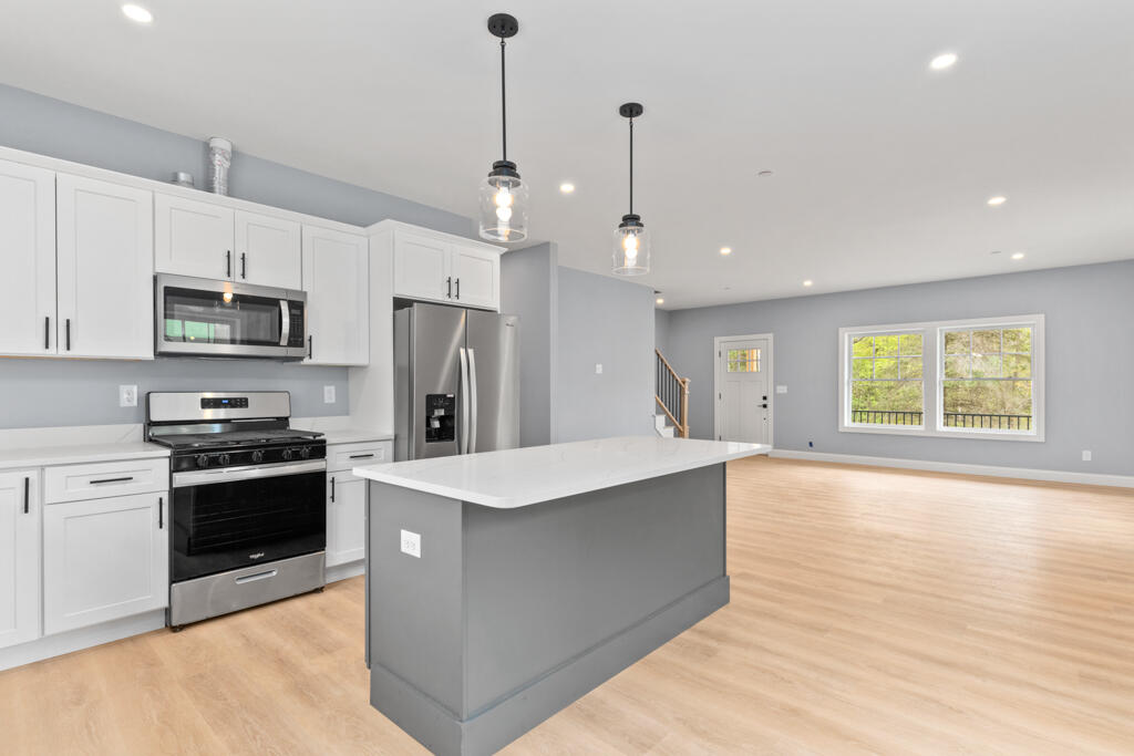 521 Walnut Hill Road, 8