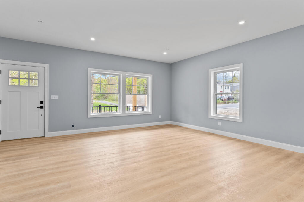 521 Walnut Hill Road, 8