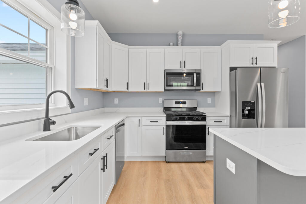 521 Walnut Hill Road, 8