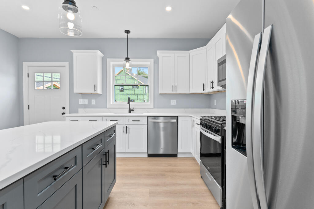 521 Walnut Hill Road, 8