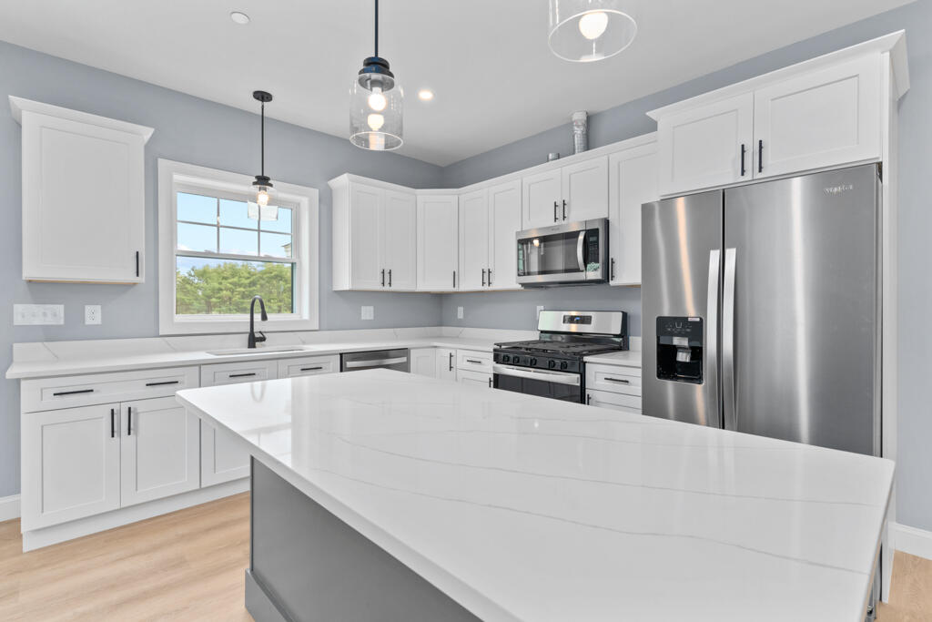 521 Walnut Hill Road, 8